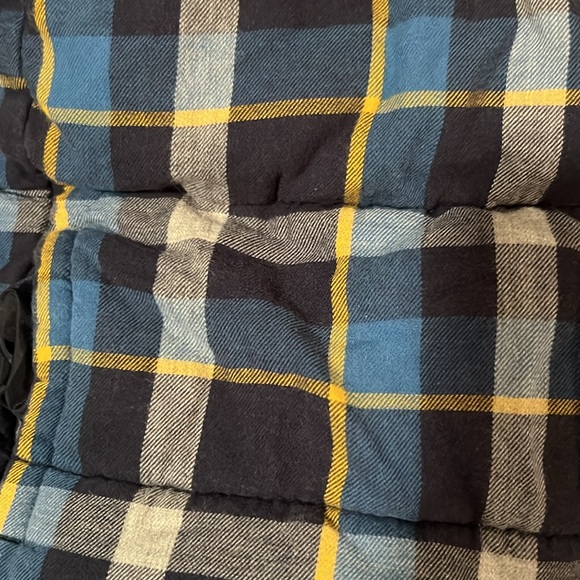 Old Navy vests for boys. Great for twins. Both vests size 5T - Picture 2 of 5